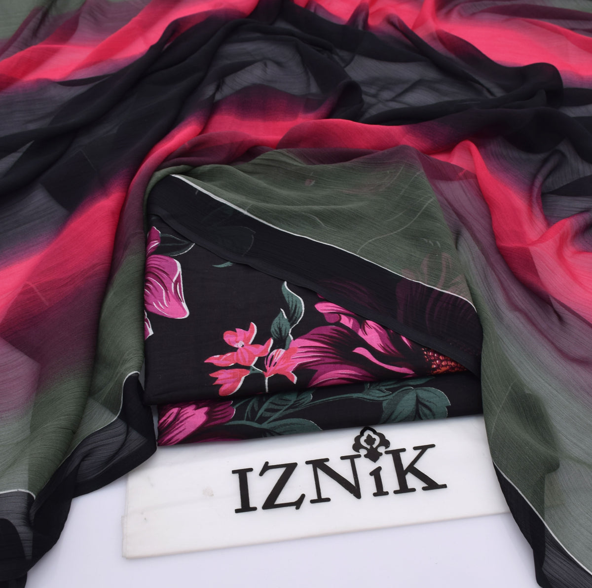 Iznik lawn 3-Piece Un-stiched