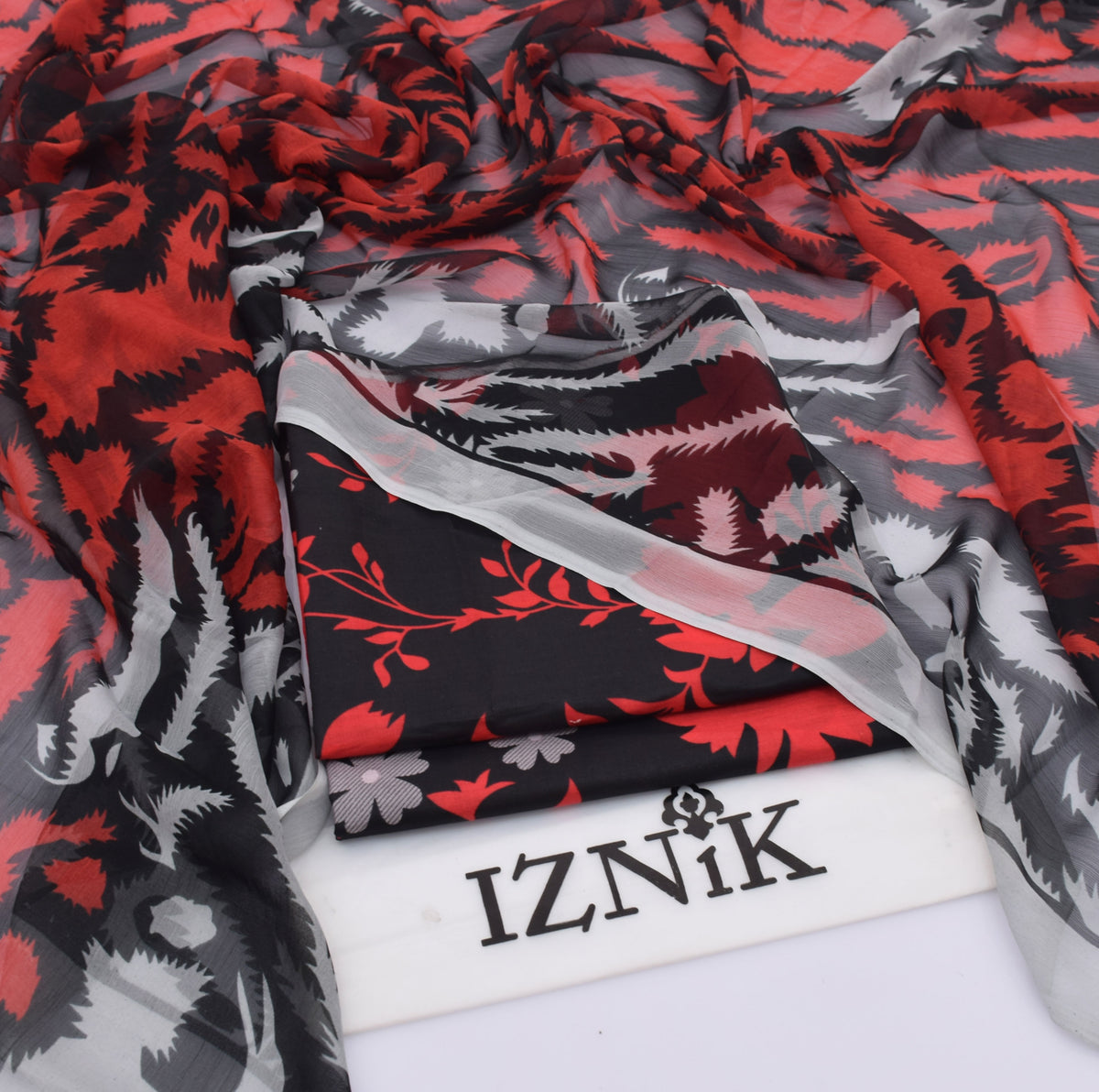 Iznik lawn 3-Piece Un-stiched