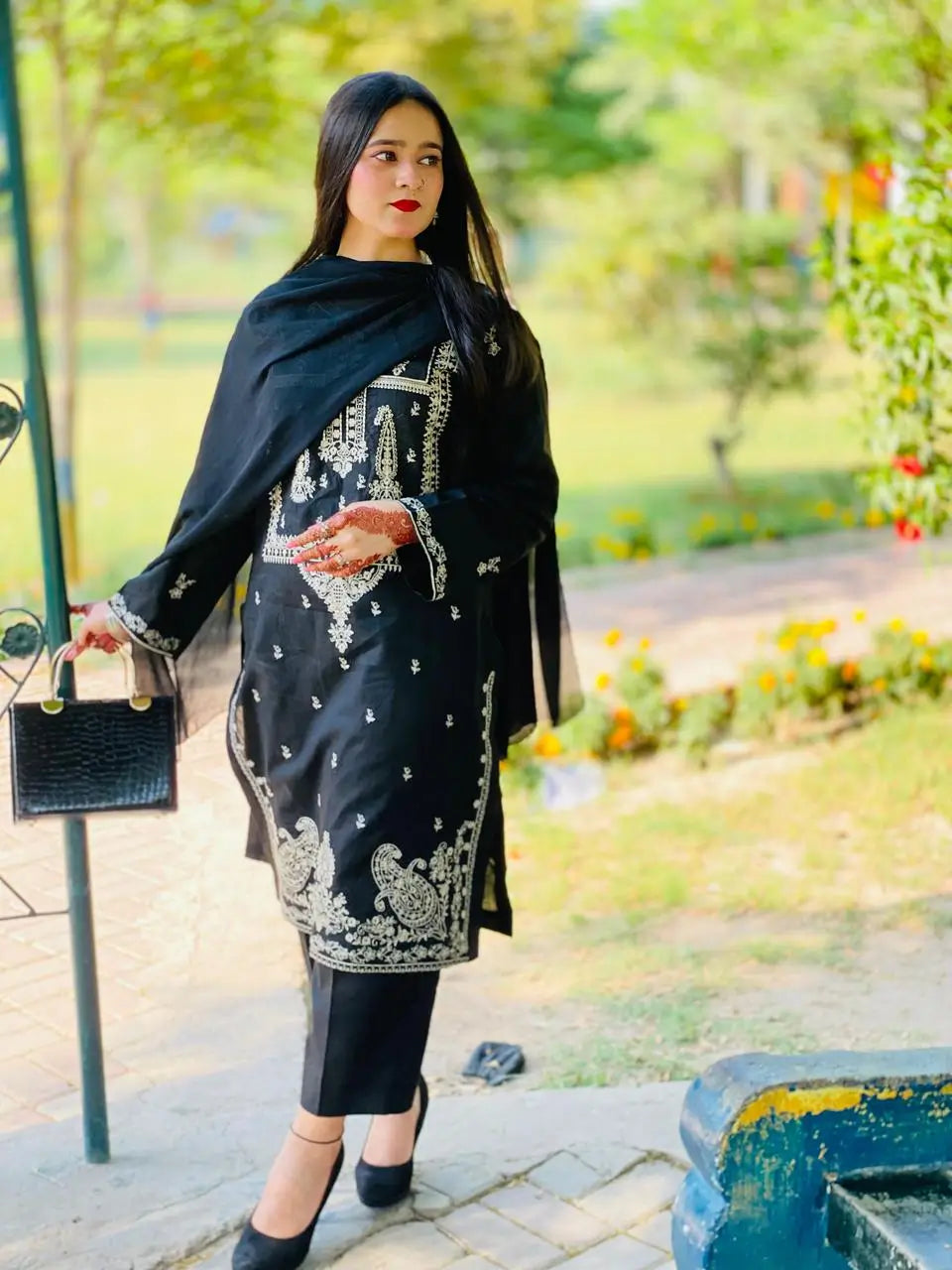 Bareeze Embroidered 2-Piece Lawn Un-stiched Kenari.Pk